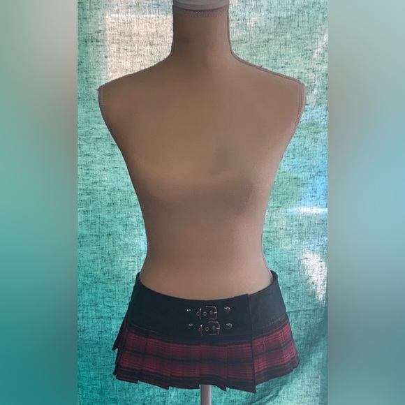 Serious Dresses & Skirts - Sexy Micro Red & Black ❤️🖤 Plaid Pleated Skirt Vintage “Rare” Size Small